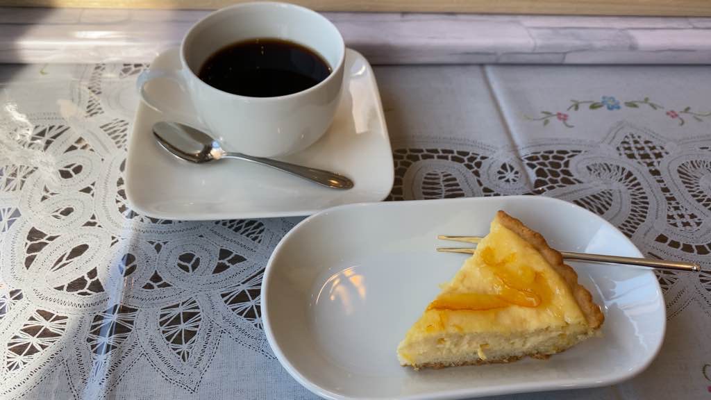 Cafe Sparrow Cake